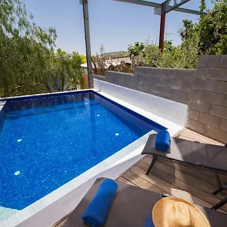 Cataleya Villa *